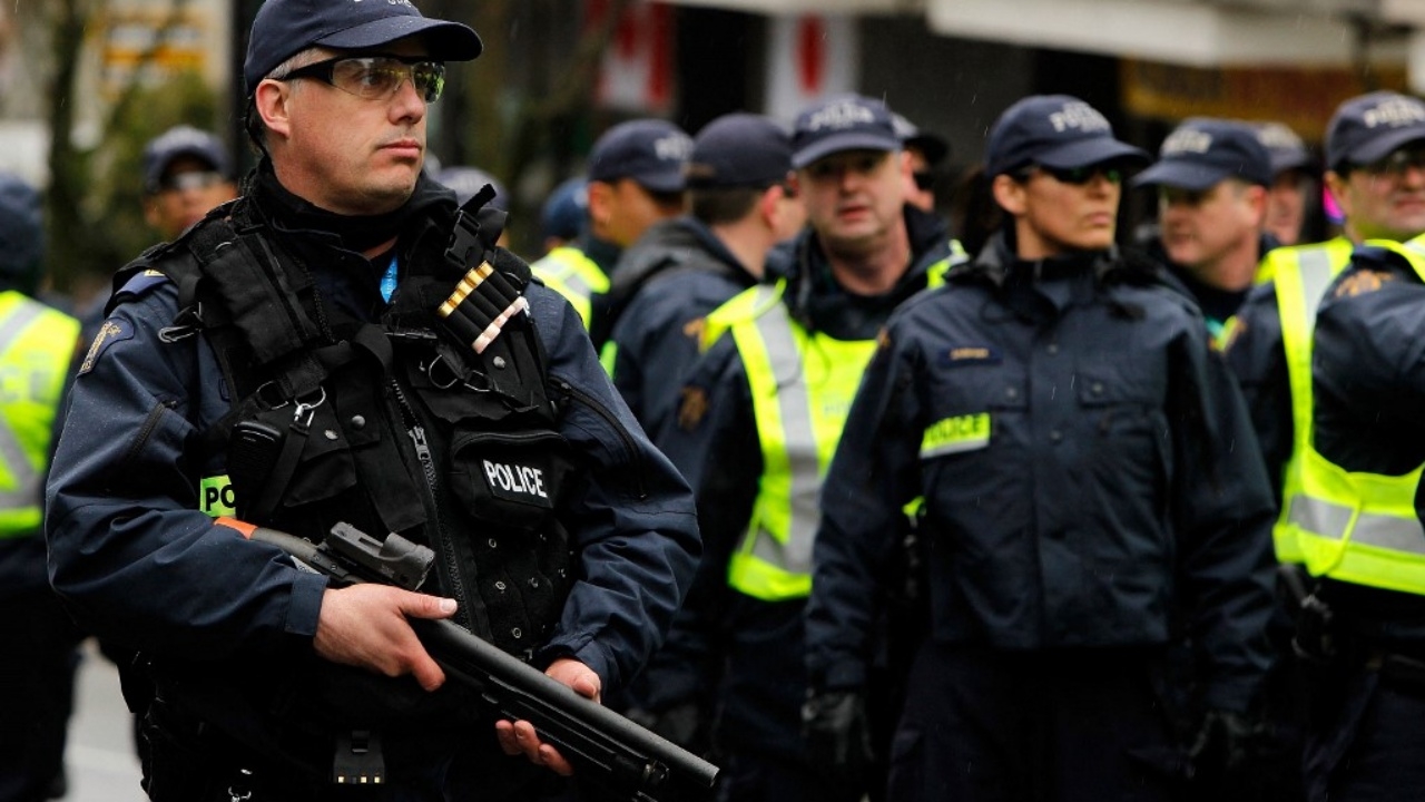 ตร.แคนาดาวิสามัญโจรปล้นแบงก์ หลังปะทะเดือดจน ตร.เจ็บ 6 นาย