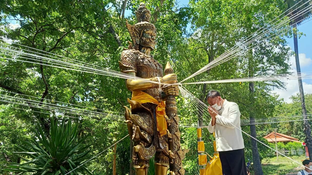 คอหวยร่วมพิธีบวงสรวง "ท้าวเวสสุวรรณ" ไม่พลาด "เลขเด็ด" หางประทัดลุ้น 1/7/65