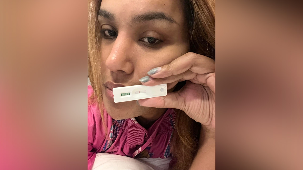 แอนนา โชว์ผลตรวจ ATK หวั่นติดโควิดอีกรอบ ต้องเลื่อนกลับไทย