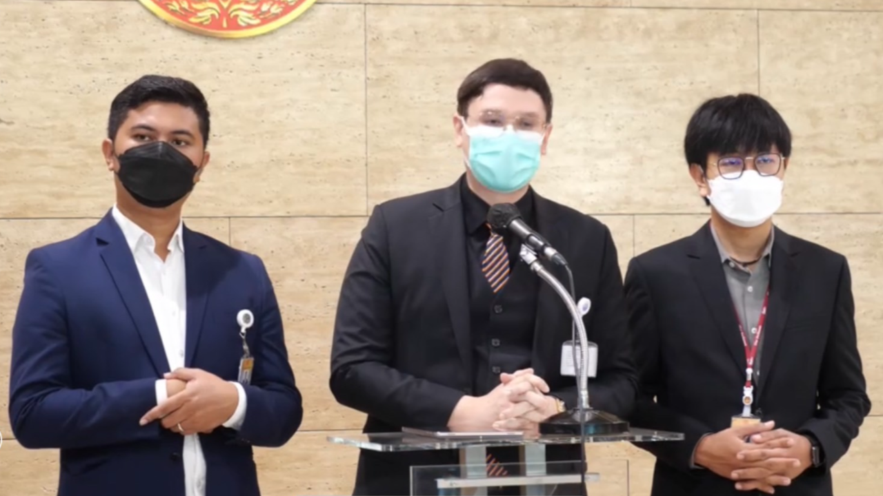 ก้าวไกล ขอ "ชวน" ดูคำวินิจฉัย "สำลี" ฉบับเต็มก่อนเลื่อนปาร์ตี้ลิสต์ภท. ชี้อาจขัดรธน.