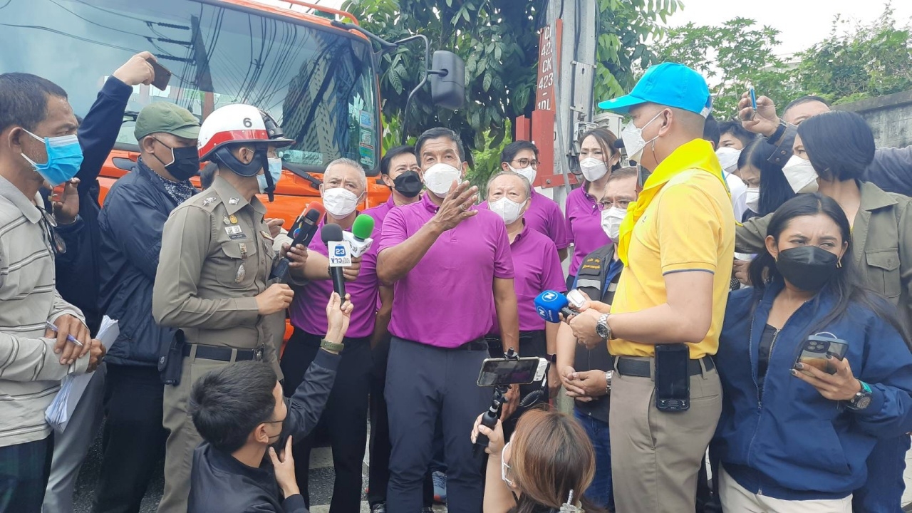 "ชัชชาติ" ลงดูจุดเกิดเหตุกระบะซิ่งชนเสาไฟโค้ง 100 ศพ รัชดาฯ ดับ 5 ศพ