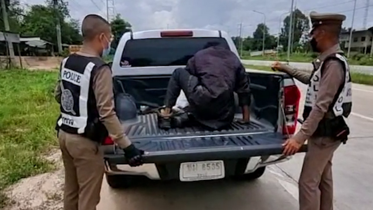 ชื่นชม ตำรวจช่วยหนุ่มโดนไล่ออกจากงาน เดินเท้าจากระยองกลับบ้านบุรีรัมย์