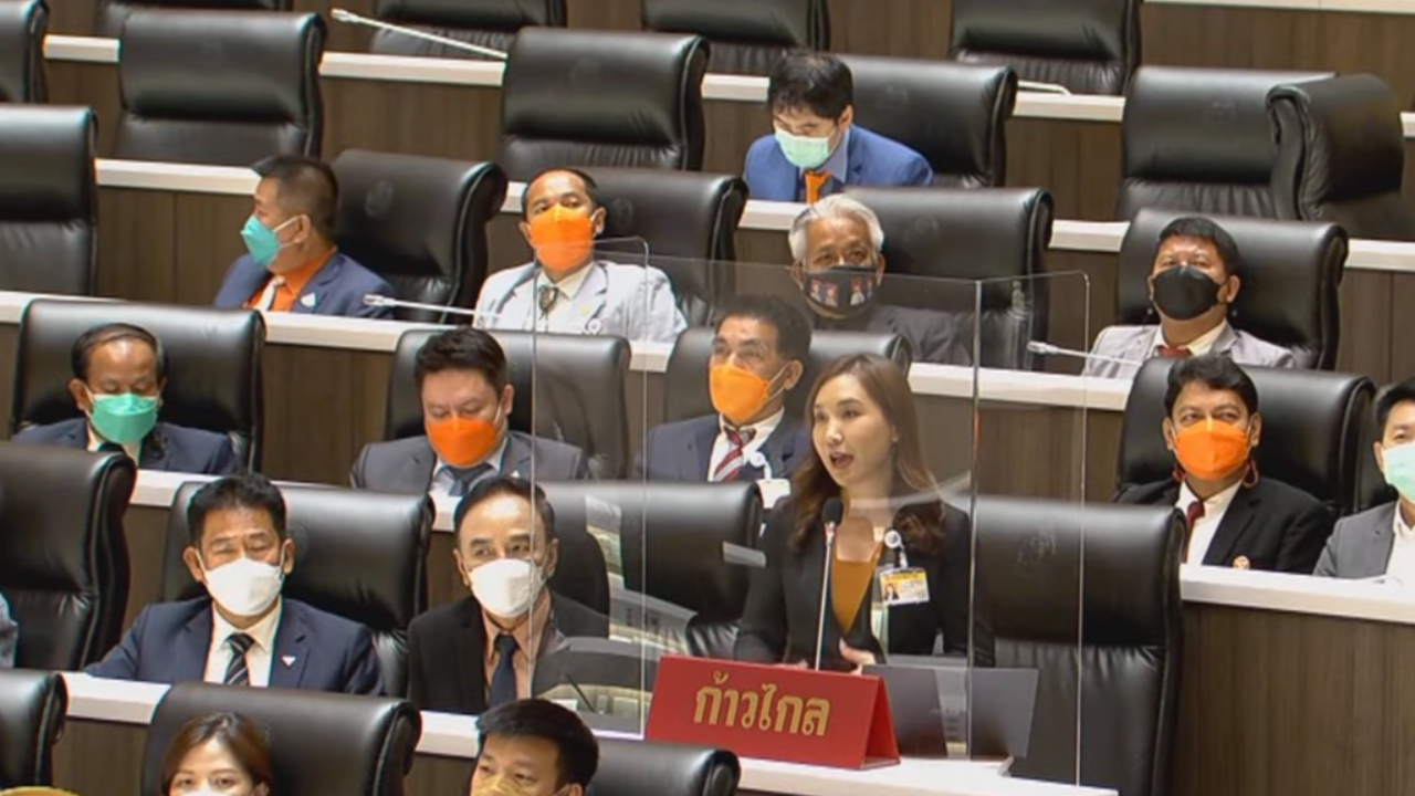 "ศิริกัญญา" แฉไลน์กลุ่ม รมช.สธ. ปล่อยเฟกนิวส์ใส่ร้าย "พิธา" ปมตัดบำนาญข้าราชการ (คลิป)