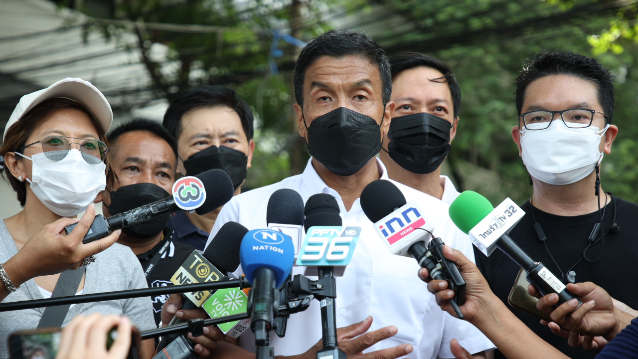 ชัชชาติ ไม่กังวลปมกระเป๋าจากป้ายหาเสียง เล็งดูเอกสารสัมปทานสายสีเขียว