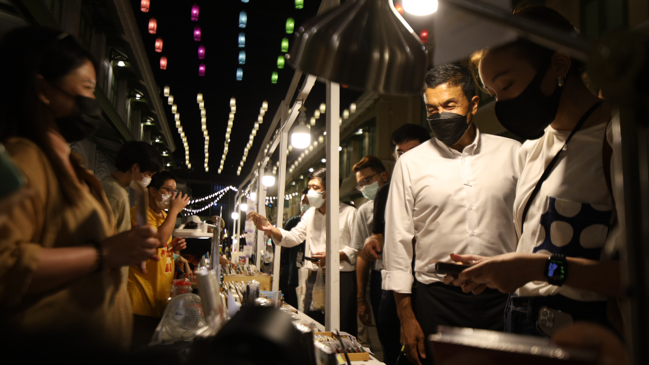 "ชัชชาติ" ลุย "เยาวราช" ตั้งเป้าพัฒนาพื้นที่เศรษฐกิจสร้างสรรค์ ทั่วกทม.