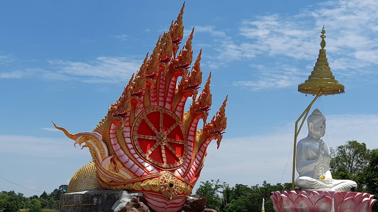 แรงศรัทธายังแน่น คอหวยแห่ขอ "เลขเด็ด" พญานาคราชพ่อปู่ศรีสุทโธ