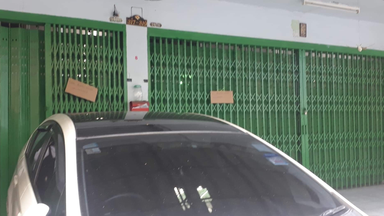 ก็ให้เช่าไปเลย หนุ่มแก้เผ็ด "รถจอดขวางหน้าบ้าน" ทุกวันนี้ได้ลูกค้าแล้ว