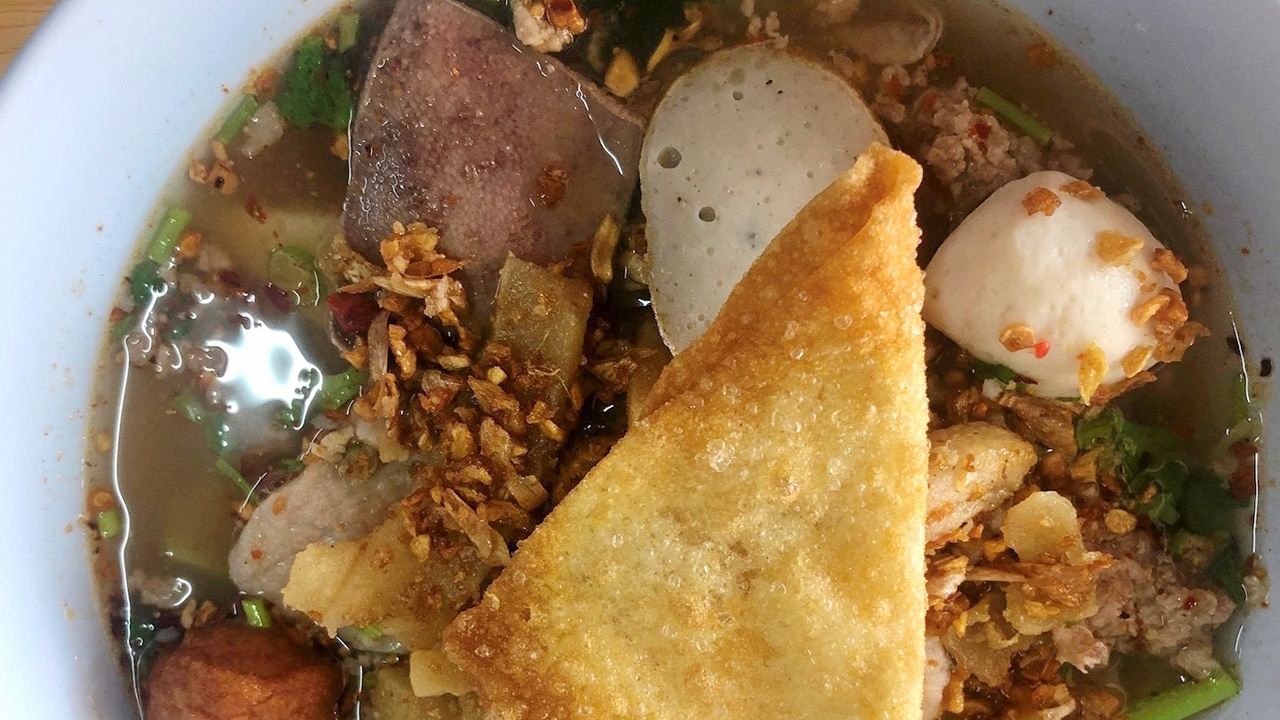 ป้าเล็ก...ก๋วยเตี๋ยวต่อแถว แนวบ้านๆย่านพิบูลวัฒนา