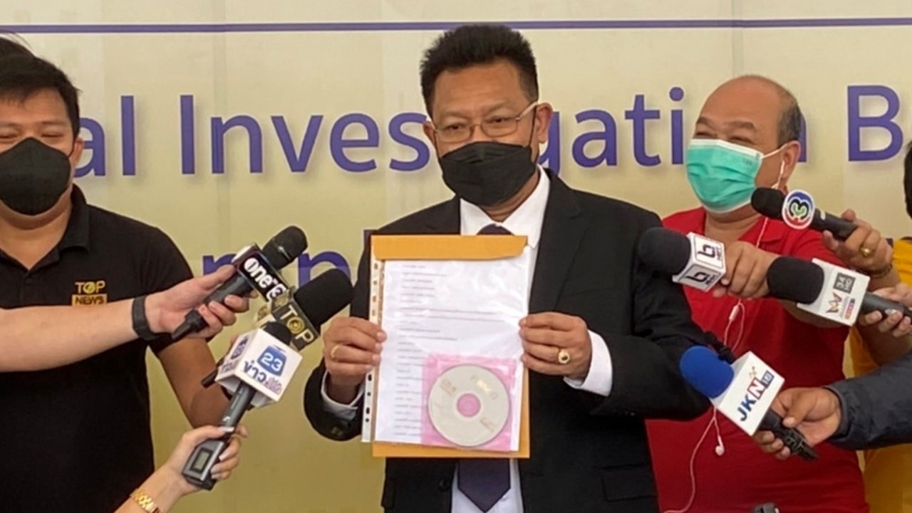 'ทนายเดชา' นำหลักฐานร้องกองปราบ หลังถูก 'ส.ส.เต้' โทรขู่กระทืบปมคดีแตงโม (คลิป)