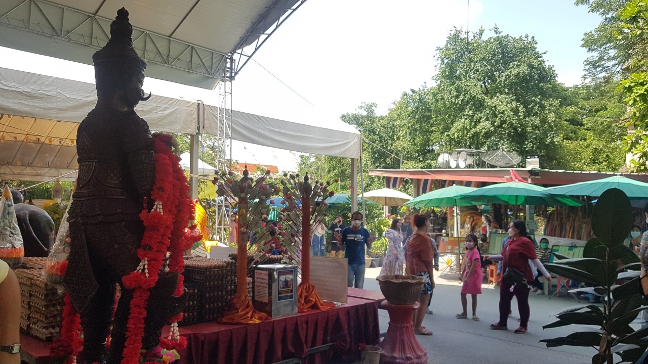 ลูกชายตลกดัง มาแก้บน "ท้าวเวสสุวรรณ" คอหวยไม่ลืม "เลขเด็ด" ลุ้นโชค 1/6/65