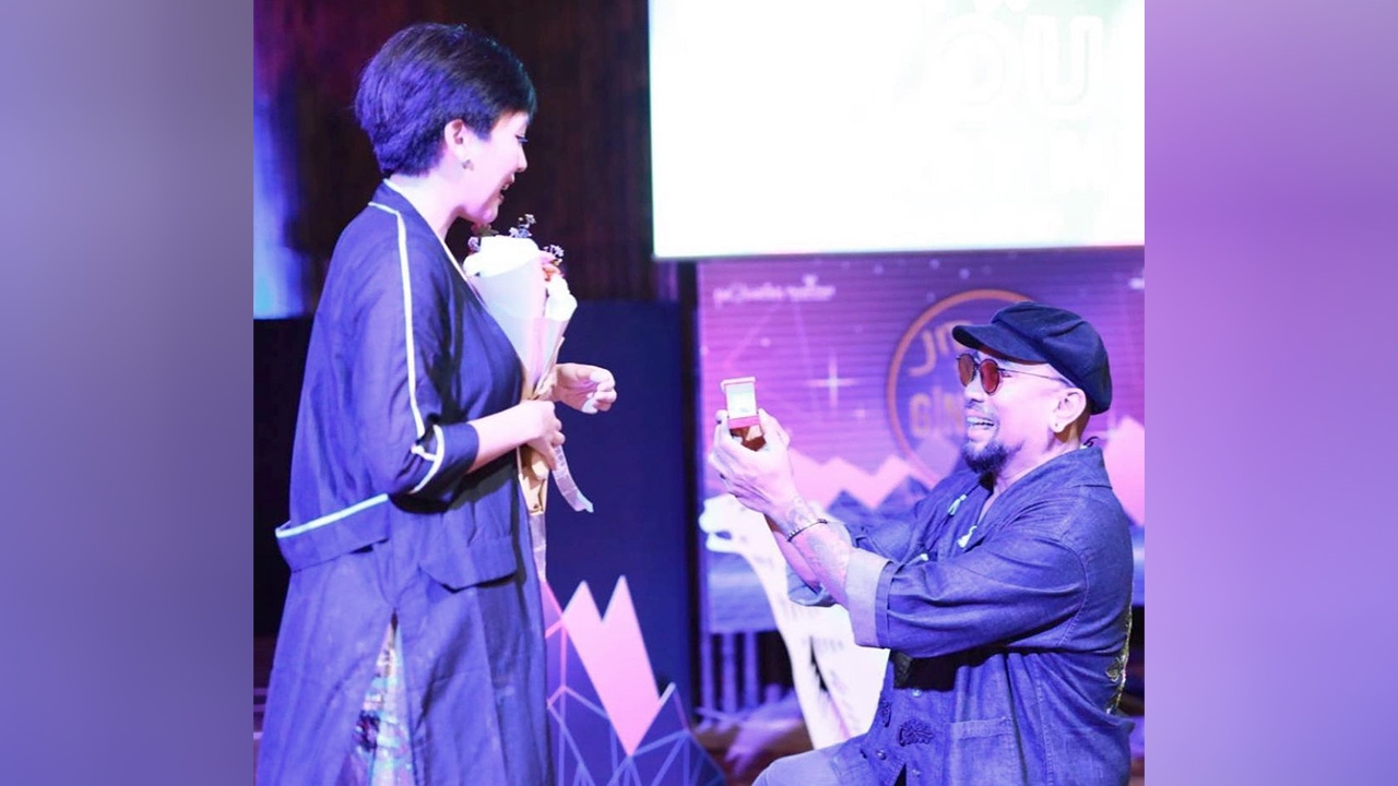 อู๋ ธรรพ์ณธร ทำเซอร์ไพรส์คุกเข่าขอแฟนสาวแต่งงานแล้วแบบอบอุ่น