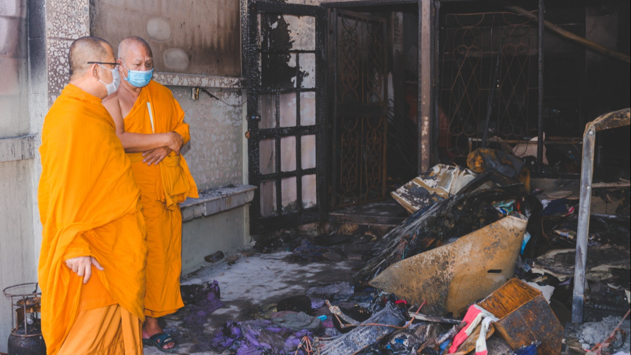 ไฟไหม้คลอกสลด 4 ศพ หลานเผย น้าใช้ผ้าชุบน้ำคลุมตัวหลบในห้องน้ำ 