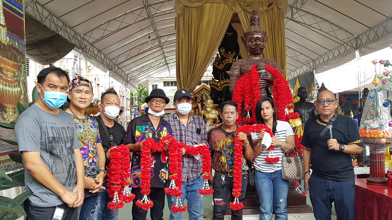 ฮือฮา "เสี่ยชัช สายเปย์" นำคณะตลกสะเดาะเคราะห์ พร้อมเผย "เลขเด็ด" มงคล