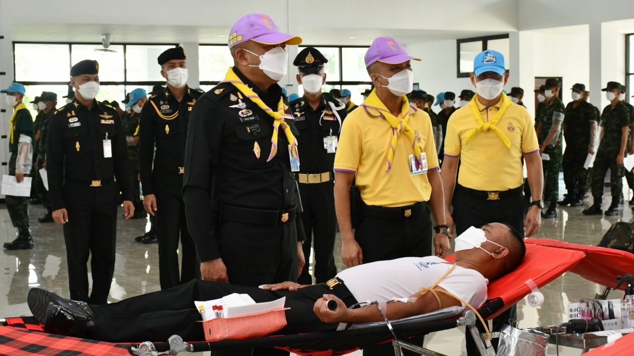 ผบ.มทบ.11 นำกำลังพล ครอบครัว เข้าบริจาคโลหิต เพื่อถวายเป็นพระราชกุศล