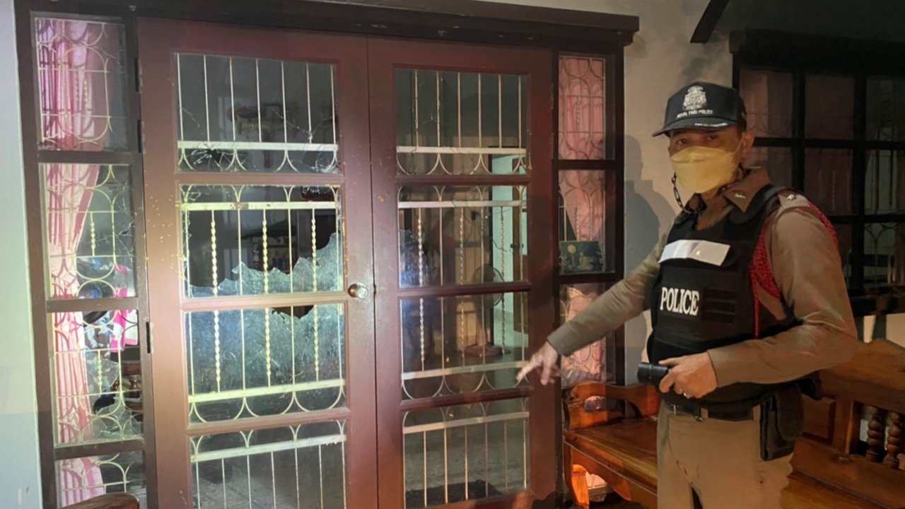 คนร้ายบุกยิงถล่มบ้าน "แซม ดอนทราย" พรุนเกือบ 20 นัด โชคดีหนีทันรอดตาย