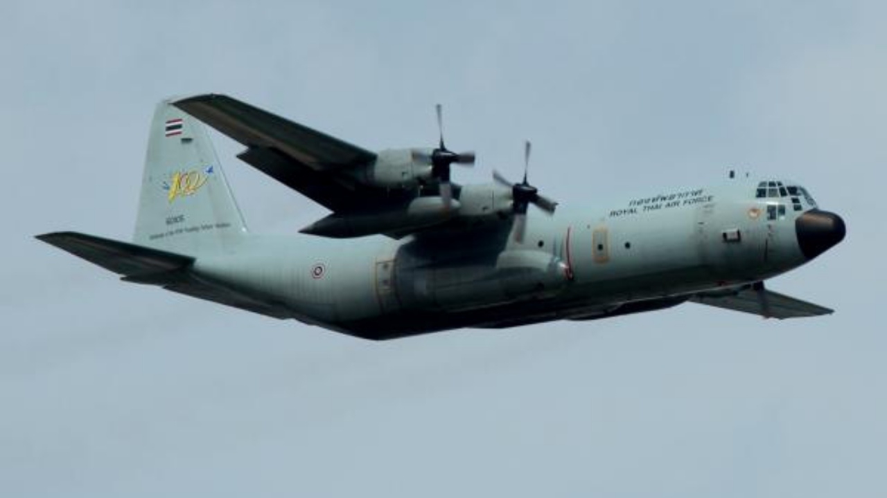 C-130 ยางแตก จอดขวางรันเวย์ ทำสนามบินอุบลฯวุ่น ปิดทุกไฟท์บินถึง 3 ทุ่ม