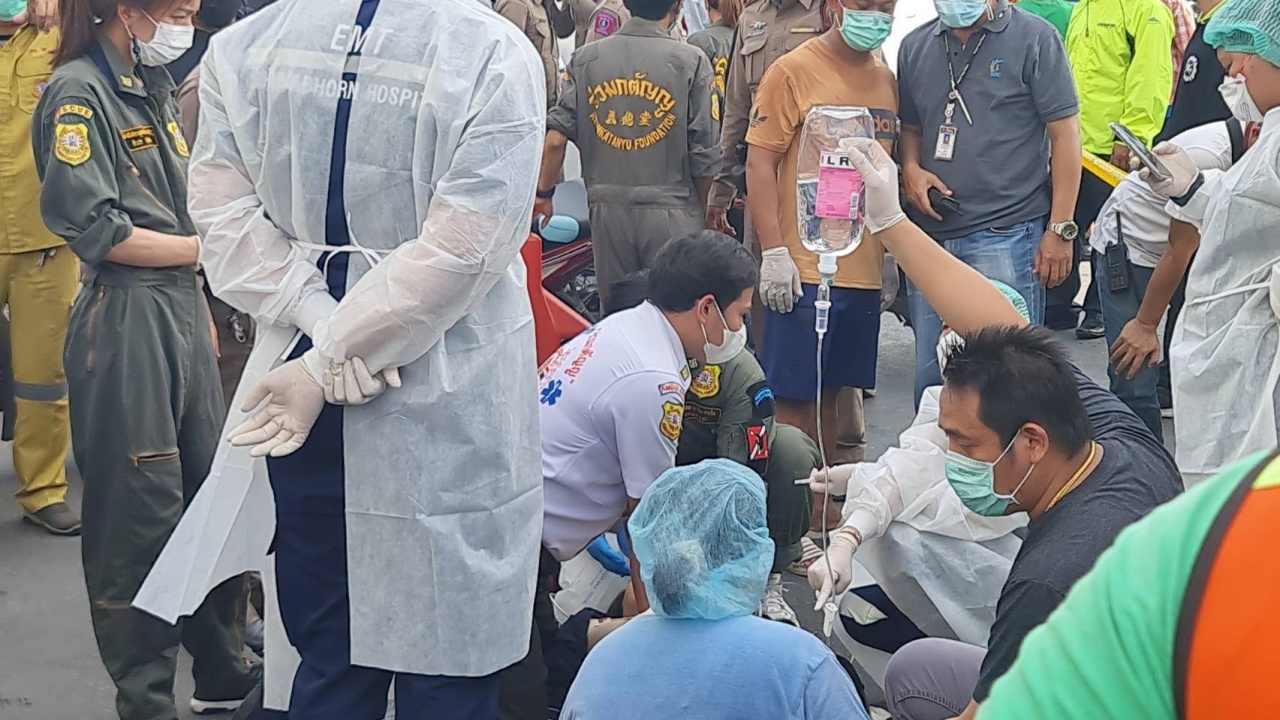 หนุ่มขี่ จยย.มองหน้าเกิดเขม่นกัน ชักปืนยิงกลางหลังดับคาแยกไฟแดง