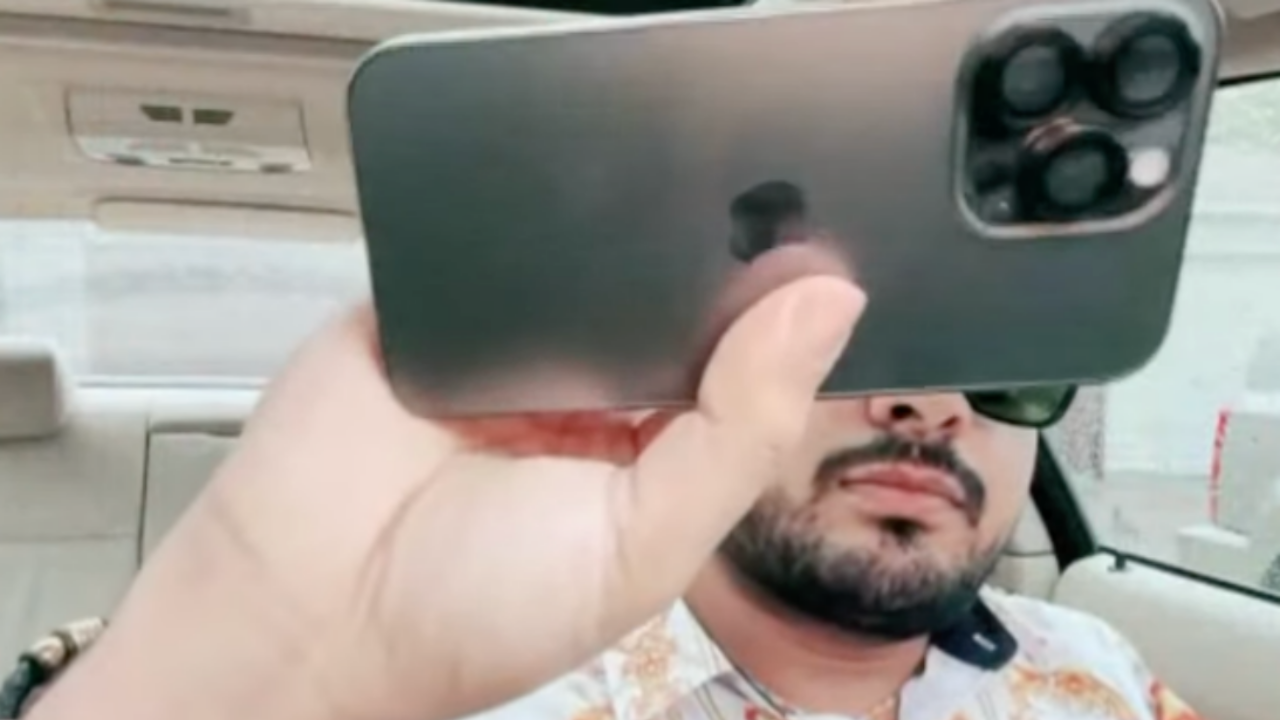 สรุปดราม่า "โทรศัพท์แตงโม" แม่ใส่กล่องส่งไปสหรัฐฯ "บังแจ็ค" ถือโชว์ อยู่ที่นี่ (คลิป)