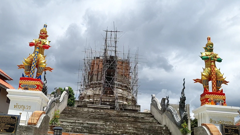 จุดธูปแล้วฟ้าครึ้ม เชื่อปาฏิหาริย์ "ท้าวเวสสุวรรณ" คอหวยไม่พลาดส่องเลขเด็ด