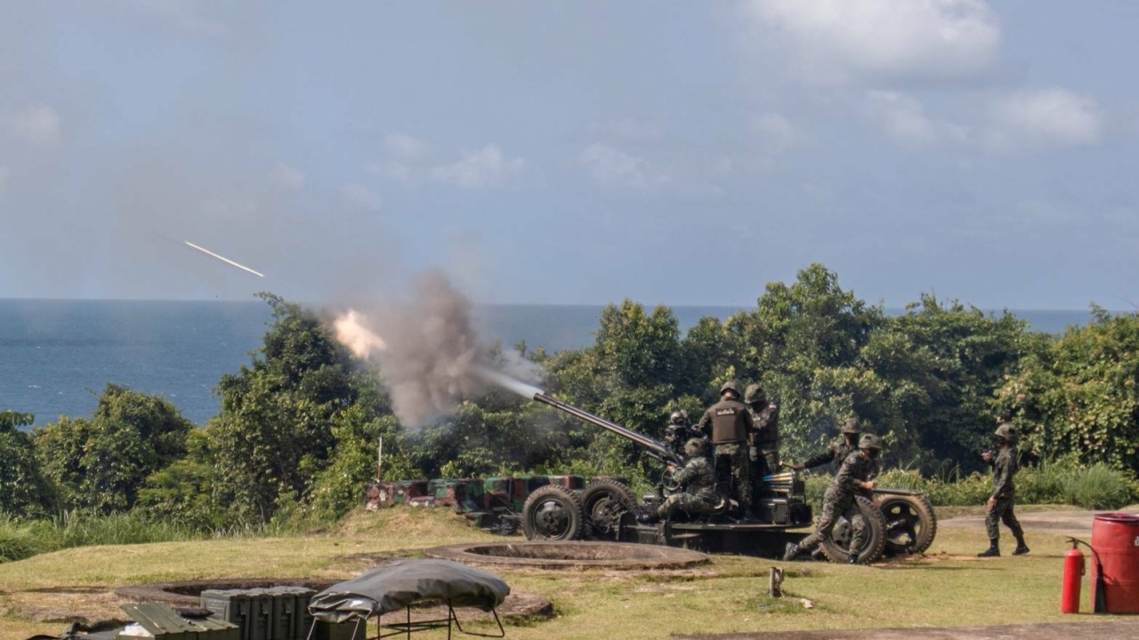 ผบ.สอ.รฝ. ตรวจเยี่ยมกำลังพลเกาะกูด พร้อมชมการฝึกยิงอาวุธประจำหน่วย