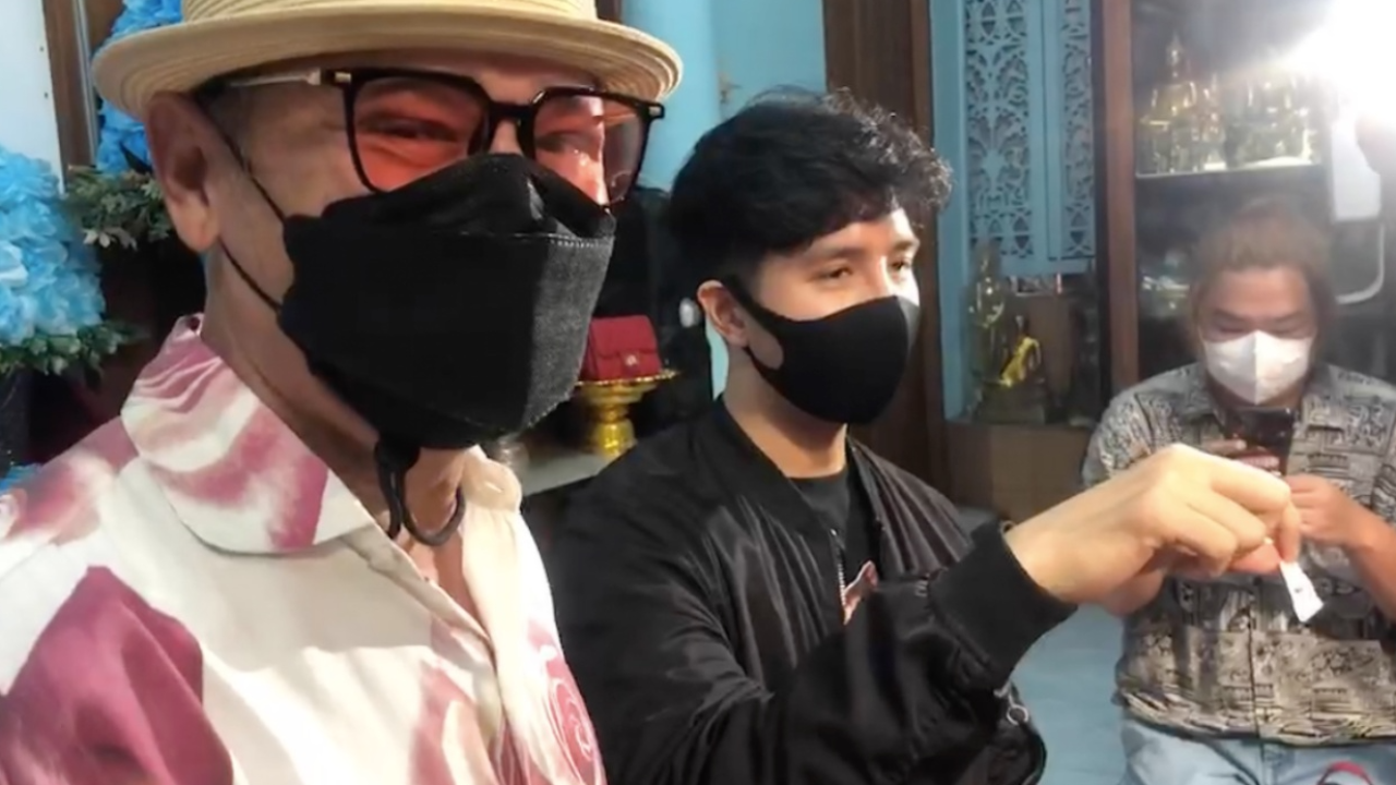 น้องเพชร ล้วงไหจับเลขเด็ด หวยพุ่มพวง ดวงจันทร์ ครบรอบจากไป 30 ปี