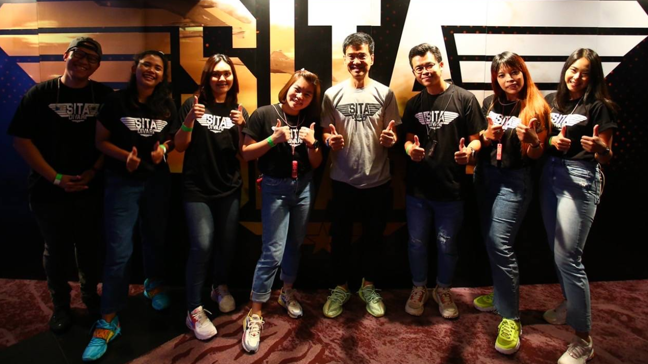 “ศิธา” ปิดโรงหนังดู Top Gun ซัดหนังสื่อให้ทหารที่ลิดรอนสิทธิได้สำนึก