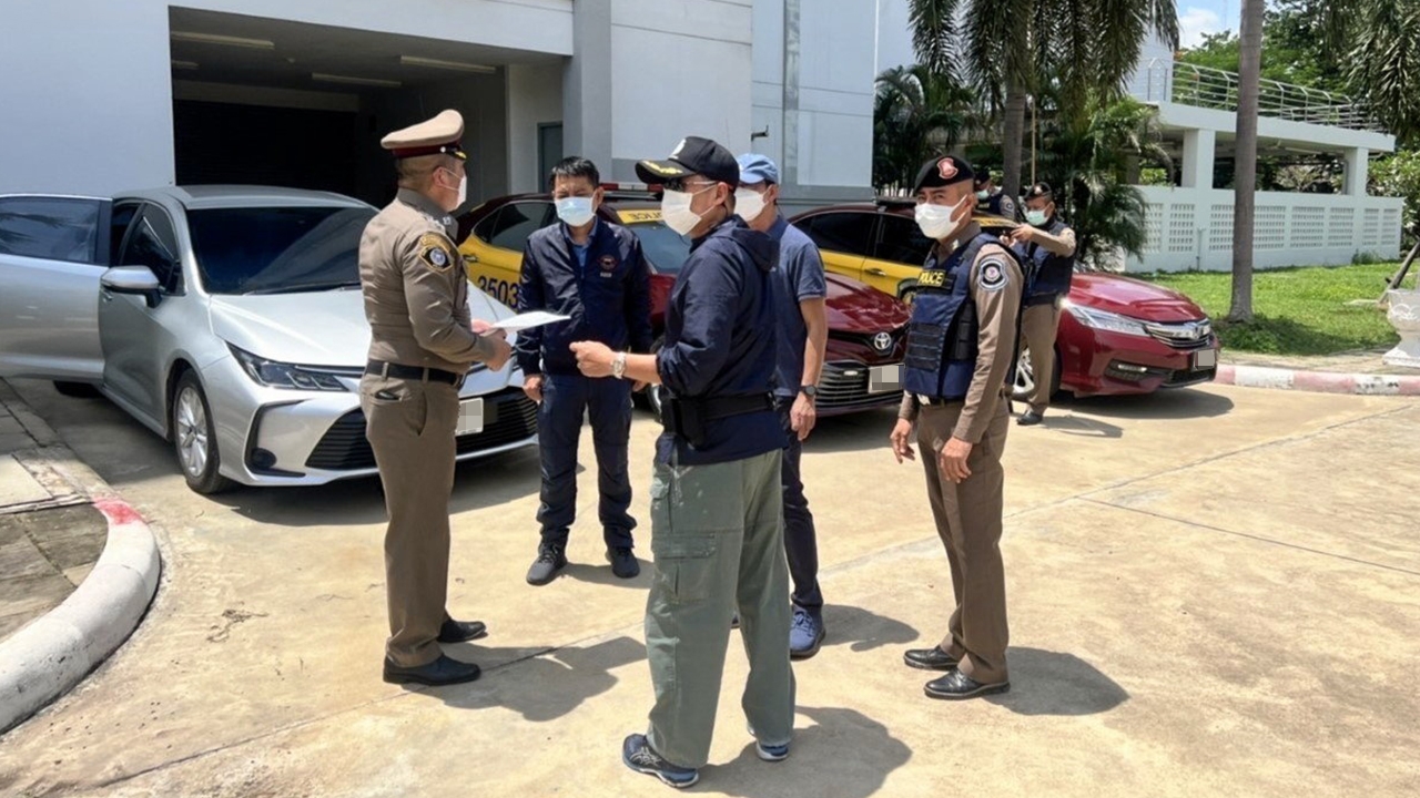 ล่าปูพรม 5 จุดเหลว “โกทร” ล่องหน ก้าวไกลจี้เขี่ย 2 รัฐมนตรี รวบม็อบเผารถ