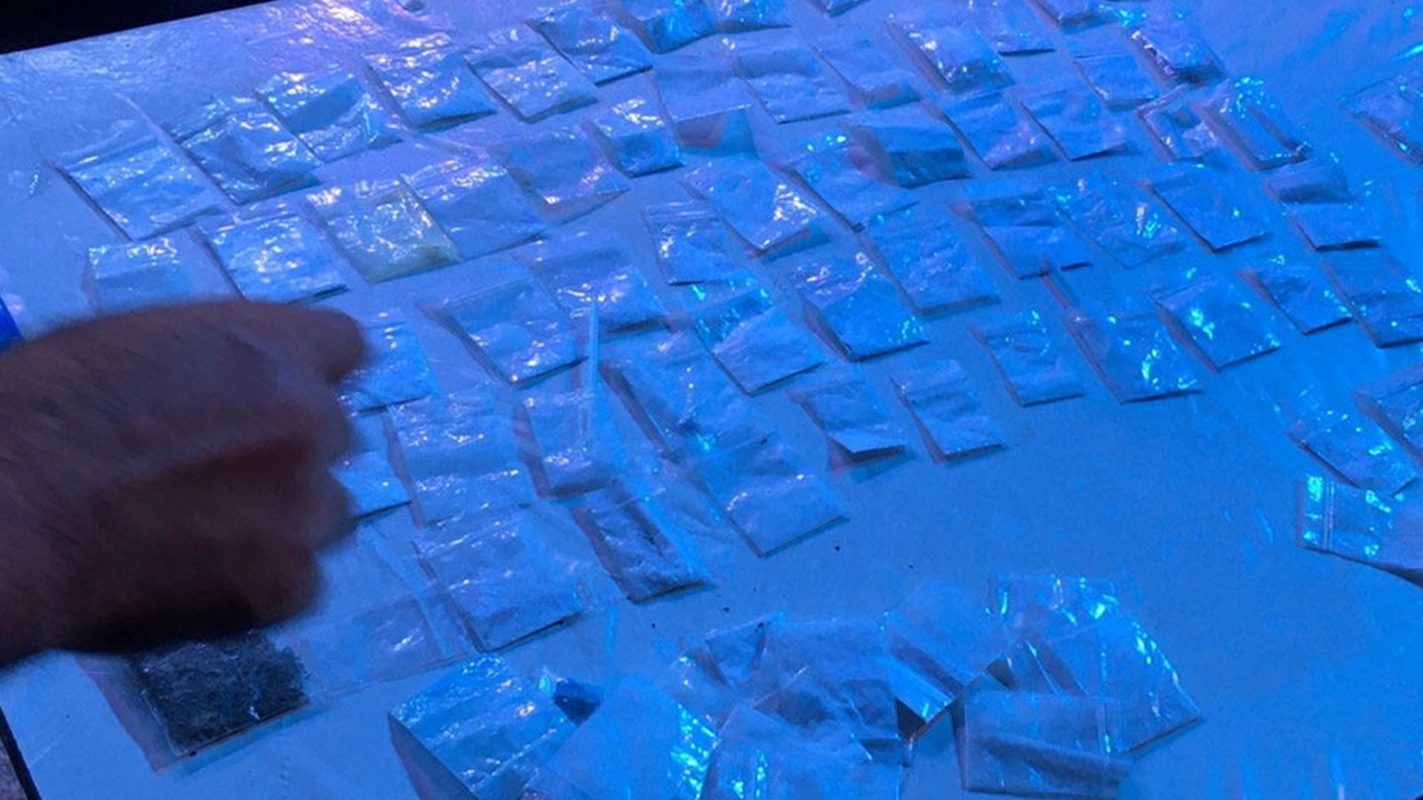 จับอีกผับกรุงมั่วสุม ยานรกเกลื่อน ร้านดังย่านท่าข้าม “ฉี่ม่วง” เพียบ 63 คน