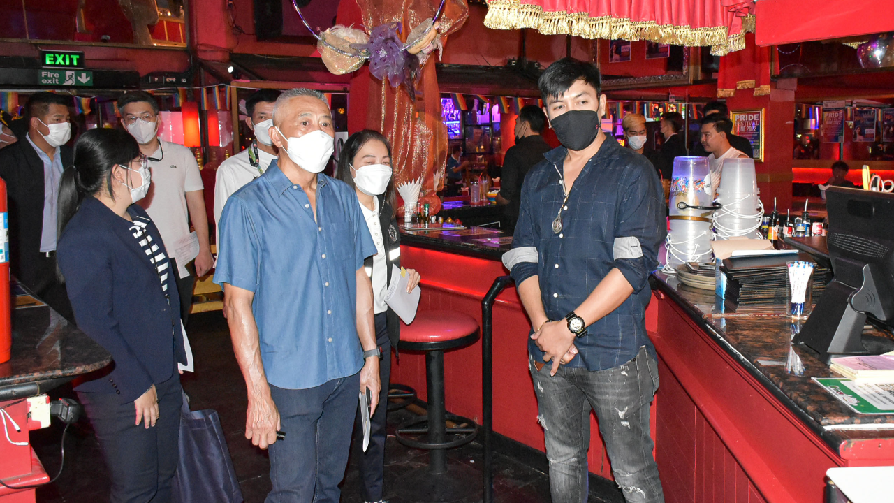 กทม.ตรวจสถานบันเทิงย่านสีลม ย้ำ มาตรฐานความปลอดภัย ทำตามมาตรการโควิด
