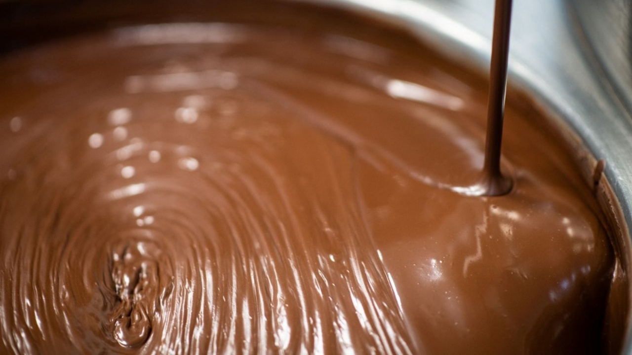 หวิดดับ 2 ชีวิตตกถังช็อกโกแลตในโรงงานเพนซิลเวเนีย จนท.เร่งช่วยอุตลุด