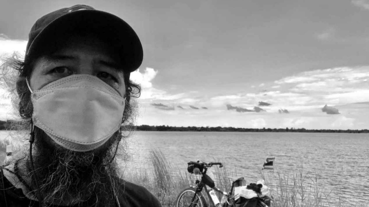 อาลัย นักปั่นจักรยานทัวริ่งชื่อดัง ไปมาหลายประเทศถูกสิบล้อทับดับที่โคราช