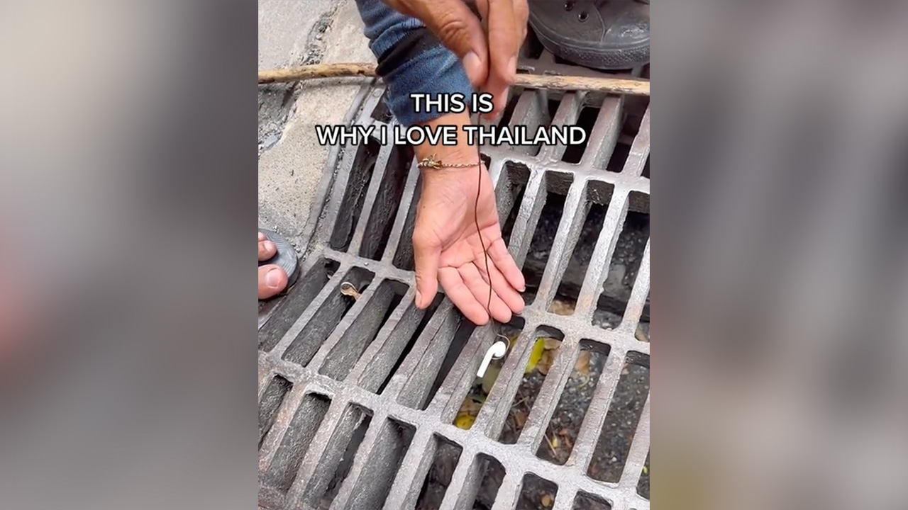 หนุ่มฝรั่งซึ้งใจ กลุ่มวินมอเตอร์ไซค์รวมพลังช่วยเก็บ AirPods จากท่อระบายน้ำ