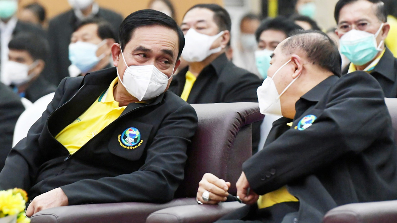 “บิ๊กป้อม” ลั่นไม่มีทางแตก “บิ๊กตู่” บอกรักกัน อย่าคิดเสี้ยม รู้ตัวแล้วใครปล่อยข่าว