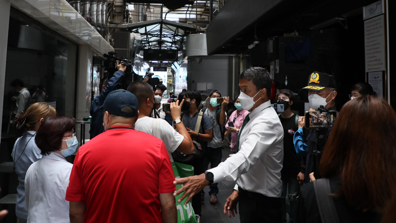 “ชัชชาติ” ตรวจเพลิงไหม้ สีลม ซอย 2 สั่งทุกเขต เข้มมาตรฐานความปลอดภัย