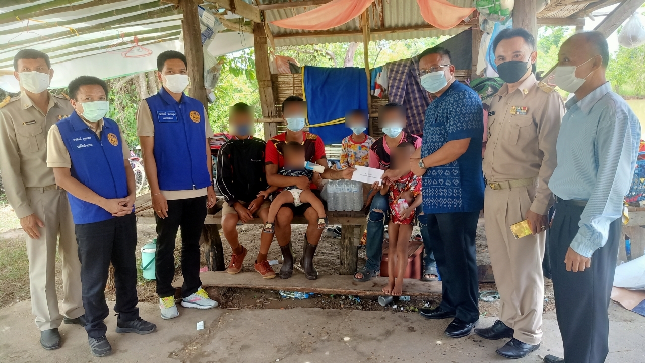 6 ชีวิต เร่ร่อนติดโควิดทั้งบ้าน ไม่มีที่ไป นายก อบจ.สกลนคร ขอรับอุปการะ