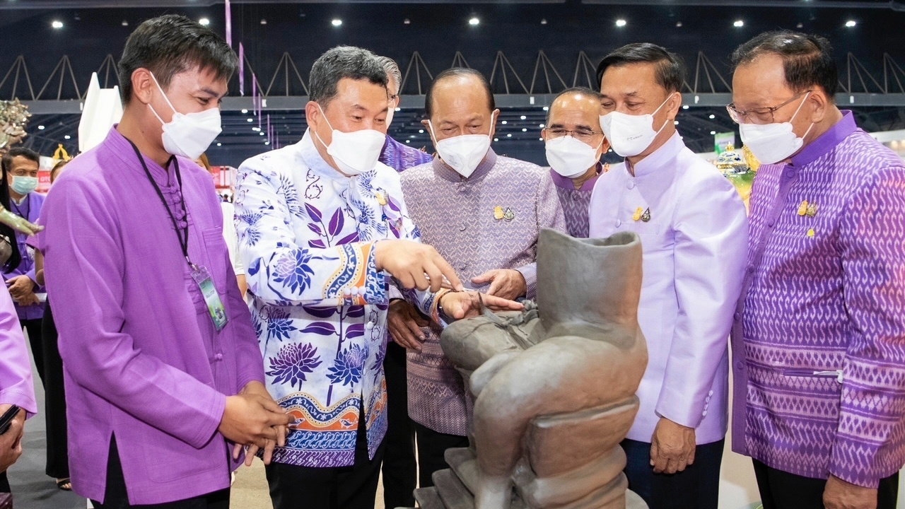 เปิดงานยิ่งใหญ่ โอทอปมิดเยียร์ ขนของดีชุมชน ออกร้าน 2 พันบูธ ช็อปได้ถึง 12 มิ.ย.