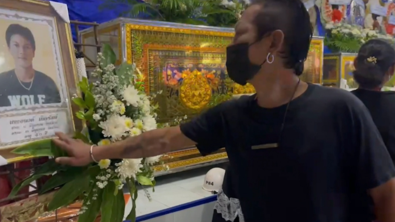 ชาวต.ตาจง เศร้า รับ 4 ศพรถชนเสาไฟ แม่เสียลูกชายไปทั้ง 2 คน 