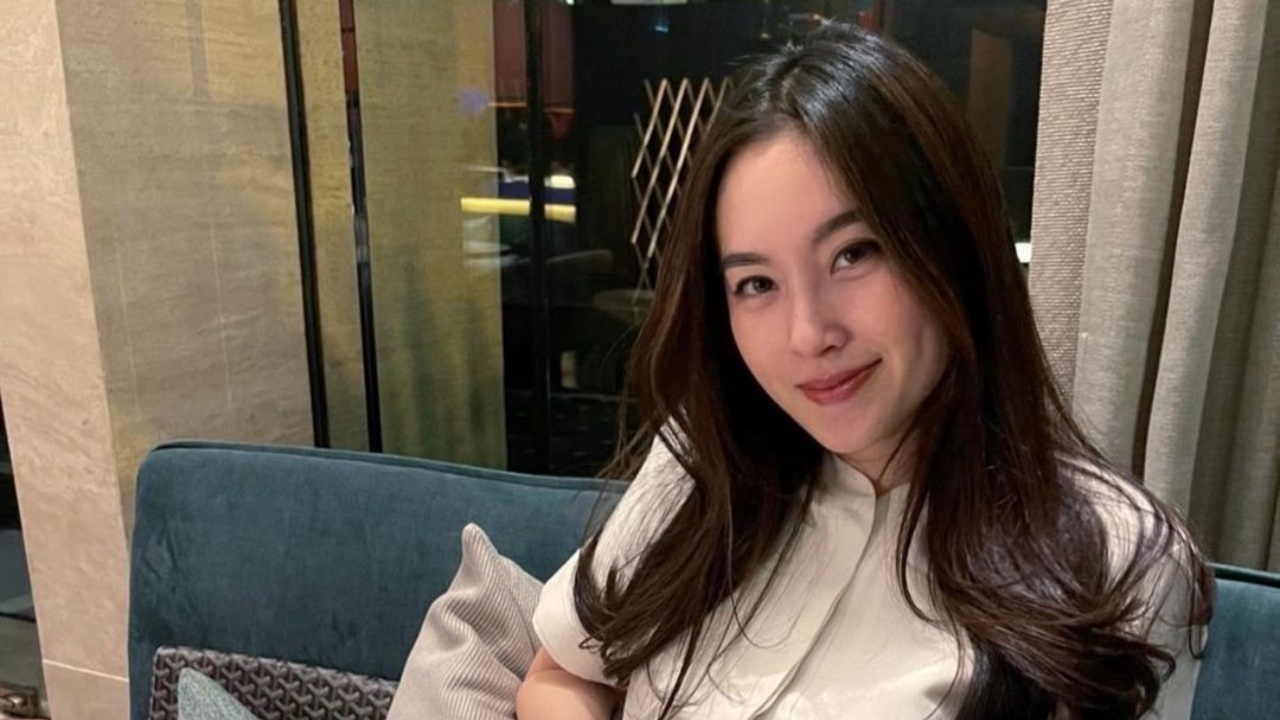 ปอย ตรีชฎา ลงรูปคู่หนุ่มนักธุรกิจ เพื่อนซี้แห่แซวหวานลืมกันไปเลย 