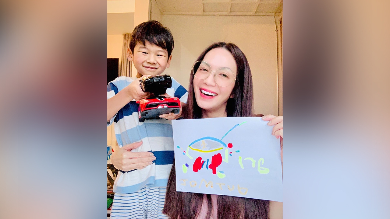 อ๋อม สกาวใจ อวดผลงานศิลปะลูกชาย คอหวยถูกใจรีบซูมดู 