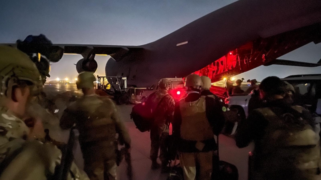 สหรัฐฯ ชี้ ลูกเรือไม่ผิด หลังหนีชุลมุนจากคาบูล-พบศพในซุ้มล้อเครื่องบิน