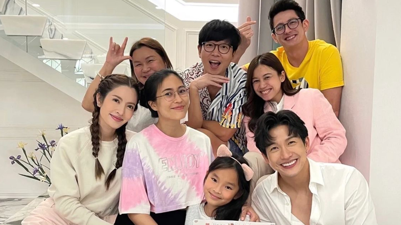 “แอฟ ทักษอร” โพสต์รูปรวมตัวชาวแก๊ง หลัง “พุฒ–จุ๋ย” แจ้งข่าวดีมีทายาทคนแรก