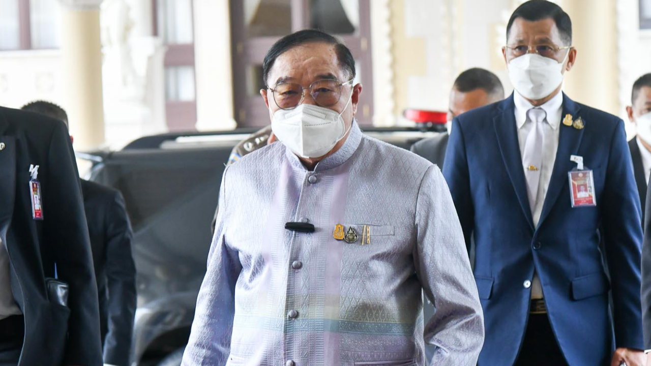 ชุมนุมไม่ว่าแต่อย่ารุนแรง “บิ๊กป้อม” ห่วงลูกหลาน ย้ำรัฐบาลมาจากเลือกตั้ง
