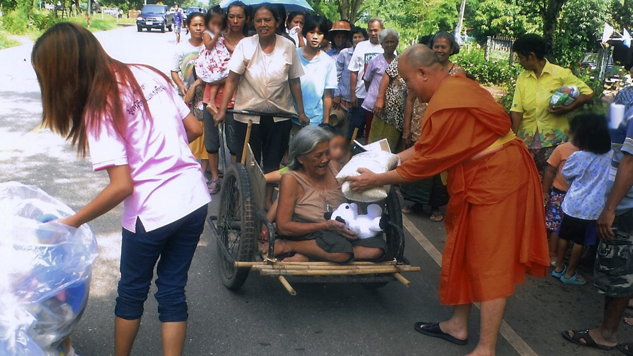 พลังข้าวก้นบาตร ปั้นชีวิตบัณฑิตสาว