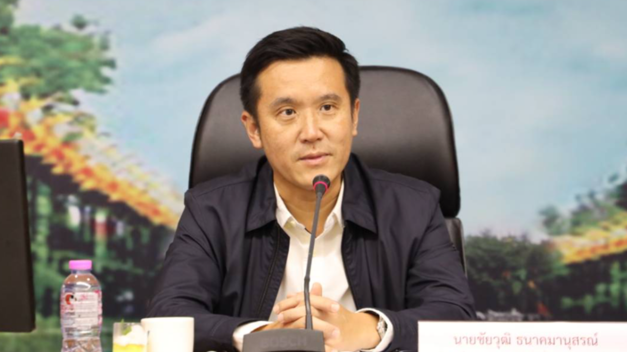 “ชัยวุฒิ” ดูน้ำท่วมสิงห์บุรี ขอประชาชนเชื่อมั่น “บิ๊กตู่” ตั้งใจทำเต็มที่