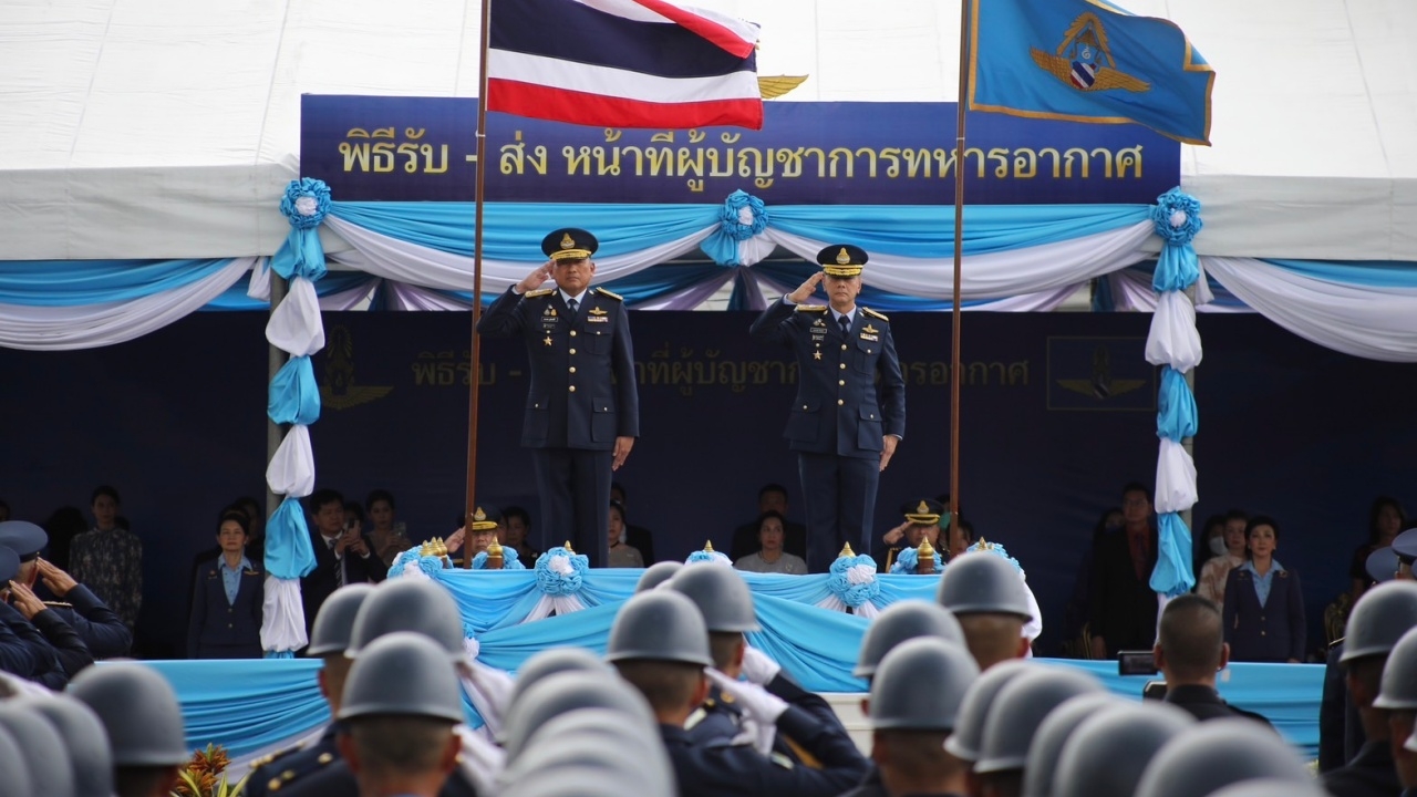 ส่งมอบหน้าที่ ผบ.ทอ. จัด 4 เครื่องบินรบ สวนสนามทางอากาศให้ "บิ๊กตุ๊ด"