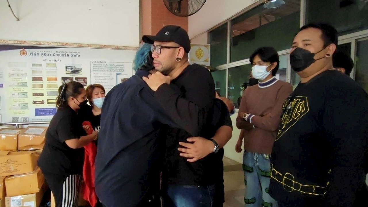 ลูกชนย่างสลด "เอ๋ เชิญยิ้ม" ช็อกควบบิ๊กไบค์อัดท้าย 18 ล้อ เผยมีลางร้าย (คลิป)