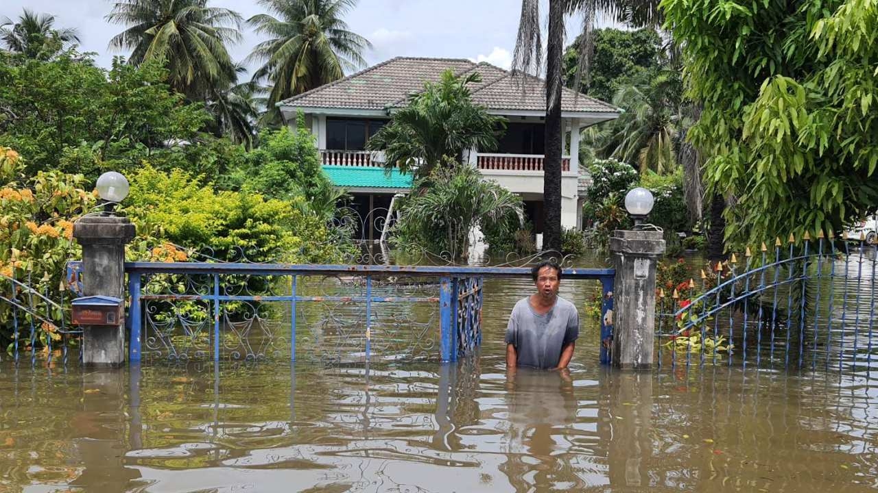น้ำท่วมพระพุทธบาท ปิด ถ.พหลโยธินฝั่งขาเข้า กม.137-140 รถเล็กผ่านไม่ได้