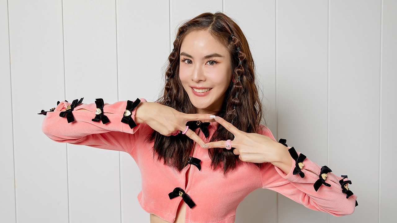 คว้าไมค์ตามฝัน "ซิสพีค ภัทรศยา" เดบิวต์เป็นนักร้องในชื่อ พีคศยา กับค่าย LOVEiS