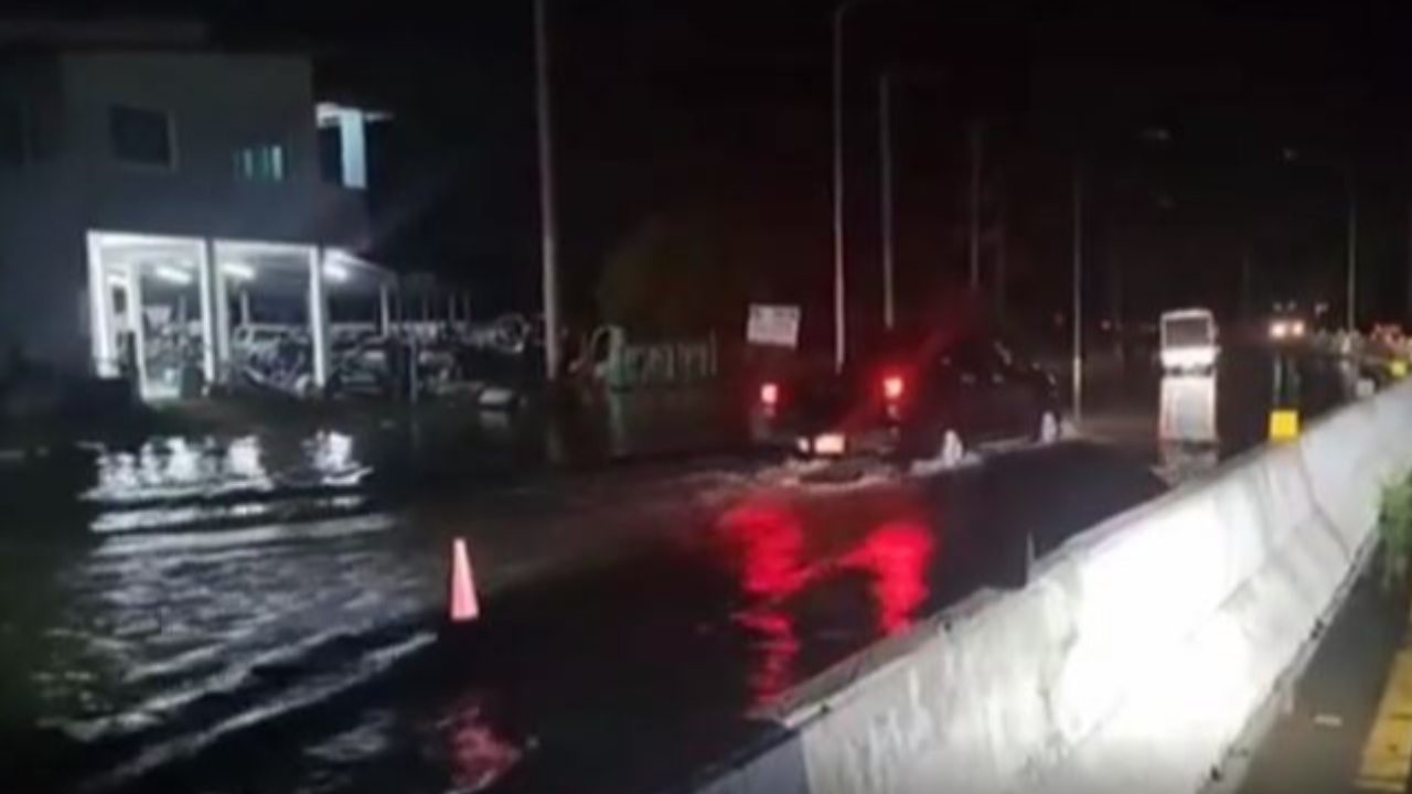 "น้ำมูลทะลัก" ปิดทางหลวง 226 เหตุน้ำท่วมสูง รถทุกชนิดห้ามผ่าน