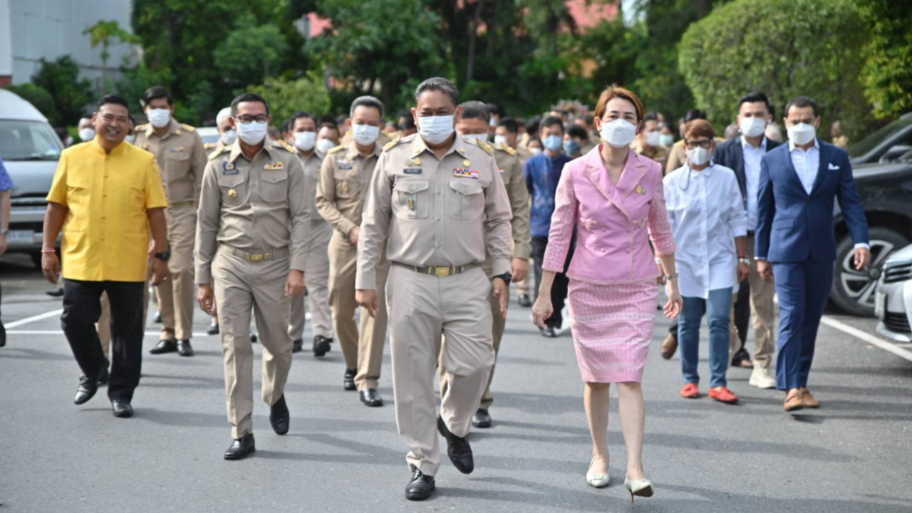 "แมนรัตน์" อธิบดีกรมการปกครอง สักการะสิ่งศักดิ์สิทธิ์ ประจำ ก.มหาดไทย